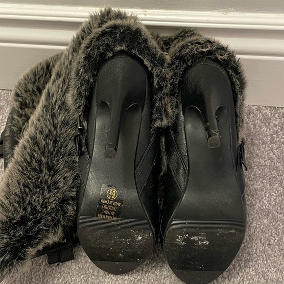 Women’s Faux Fur Heeled Knee High Boots - Size 6.5 - Picture 2 of 4